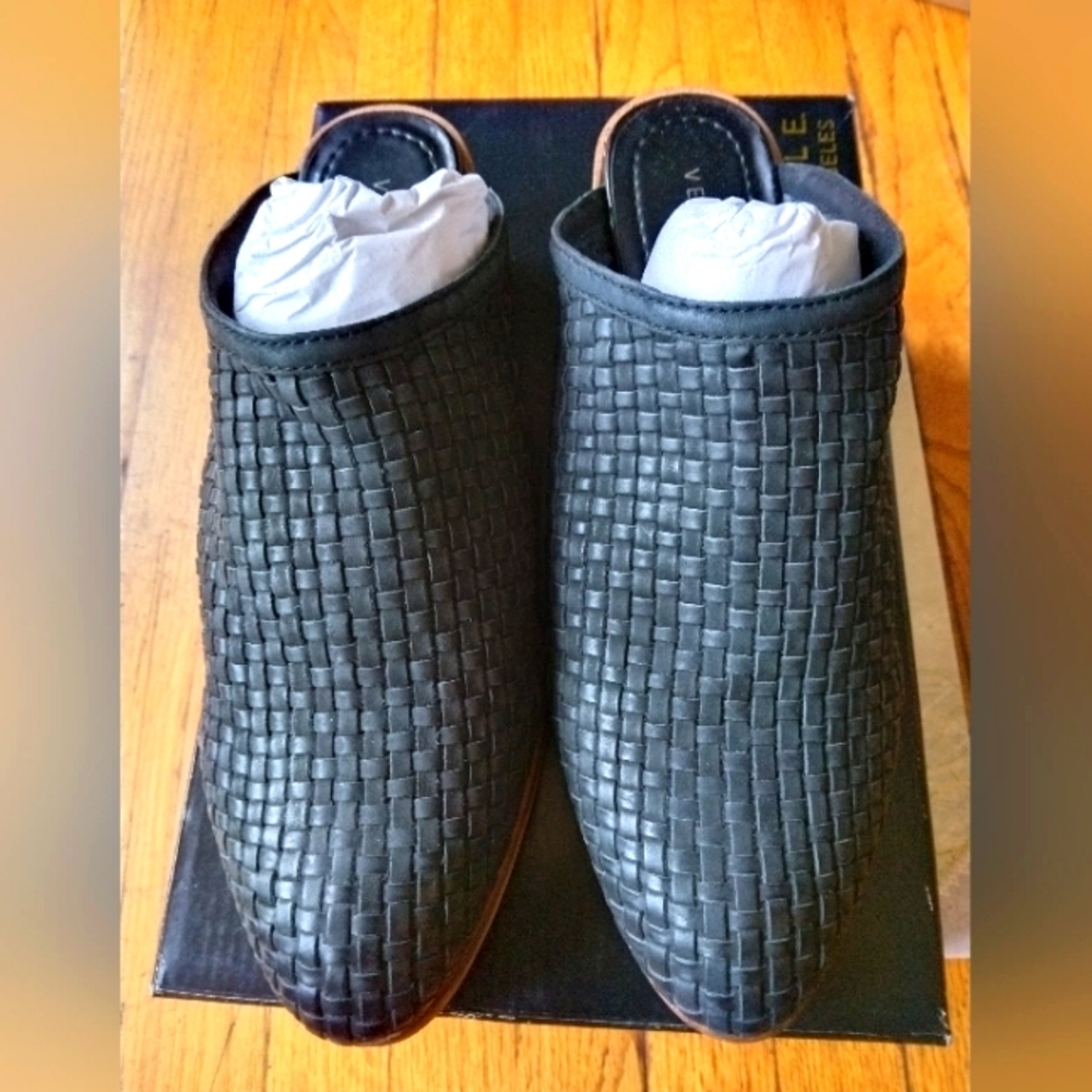 New Sz 8 black woven mules shoes